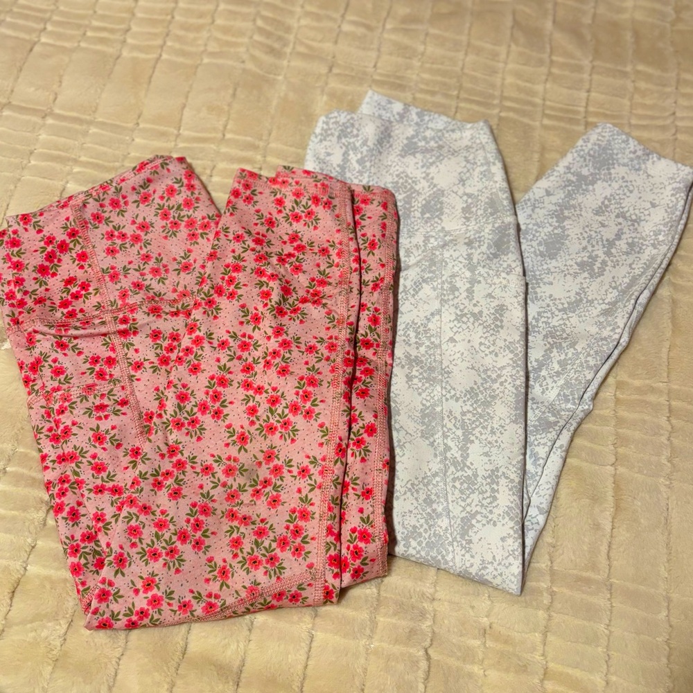 Two pairs of leggings ✨